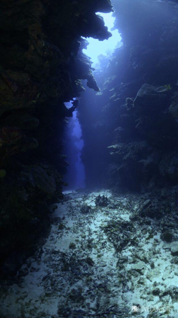 Calvin's Crack dive site.
